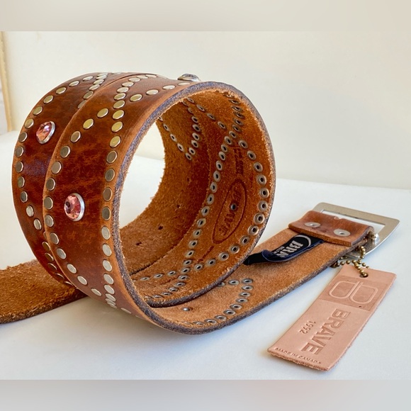 🇨🇦 BRAVE Leather - Cognac Raw Washed - Matte Silver Buckle and Rivets - Picture 6 of 15